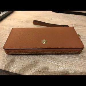 Tory Burch Passport wallet